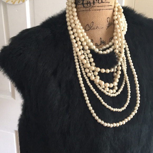 PER SE by CARLISLE New York • Gorgeous Fur Vest - Picture 3 of 15